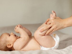 10 Cara Efektif Mengatasi Kembung pada Bayi 10 Cara Efektif Mengatasi Kembung pada Bayi