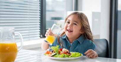 Tips Penuhi Asupan Nutrisi untuk Jaga Berat Badan Ideal Anak