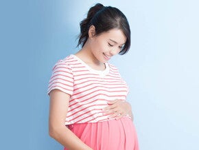 Wow, Aku Merasakan Tendangan Pertama si Kecil Wow, Aku Merasakan Tendangan Pertama si Kecil