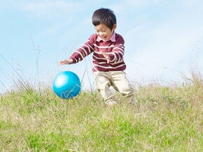 Melatih mata dan tangan Stimulasi Tepat di Rumah untuk Melatih Koordinasi Mata dan Tangan