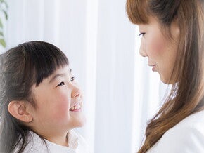 Mengenal Tahapan Perkembangan Bicara pada Anak Mengenal Tahapan Perkembangan Bicara pada Anak