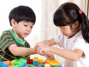 5 Aktivitas Seru di Rumah Sebagai Cara Mengasah Otak Anak 5 Aktivitas Seru di Rumah Sebagai Cara Mengasah Otak Anak