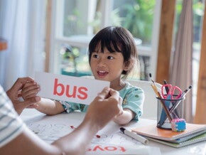 5 Cara Mengajarkan Anak Mengenal Huruf yang Menyenangkan Ini 5 Cara Mengajarkan Anak Mengenal Huruf yang Menyenangkan Ini