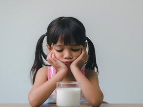Tips Memilih Susu untuk Anak Alergi Susu Sapi Tips Memilih Susu untuk Anak Alergi Susu Sapi