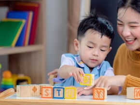 Permainan Kreatif untuk Mengenal Huruf Abjad Bersama Si Kecil Permainan Kreatif untuk Mengenal Huruf Abjad Bersama Si Kecil