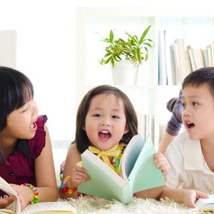 Mengenal Faktor yang Mempengaruhi Perkembangan Bahasa Anak Mengenal Faktor yang Mempengaruhi Perkembangan Bahasa Anak
