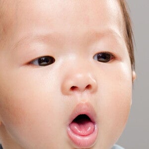 Gejala dan Solusi Terbaik untuk Mengatasi Batuk pada Bayi Gejala dan Solusi Terbaik untuk Mengatasi Batuk pada Bayi