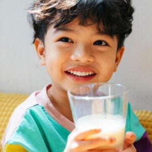 Apa Saja Kandungan Nutrisi dalam Susu yang Mendukung Perkembangan Otak Anak.jpg Apa Saja Kandungan Nutrisi dalam Susu yang Mendukung Perkembangan Otak Anak.jpg