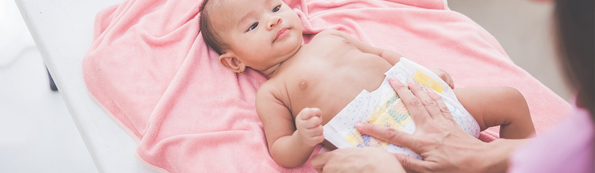 Cara mengganti popok bayi Cara mengganti popok bayi
