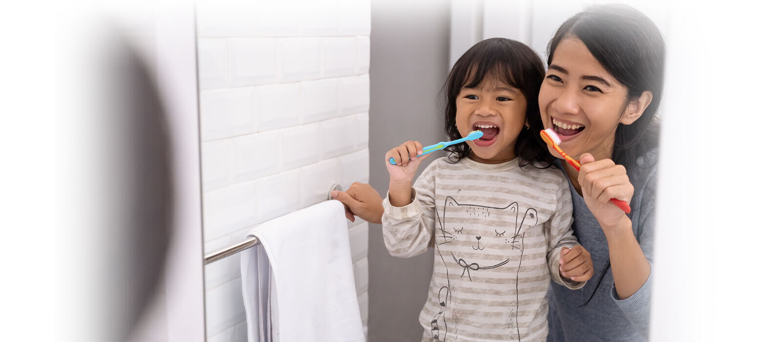 5 Langkah Mudah Mengajari Si Kecil Menyikat Gigi
